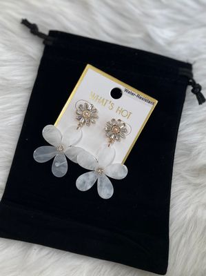 White Acrylic Flower Rhinestone Earrings