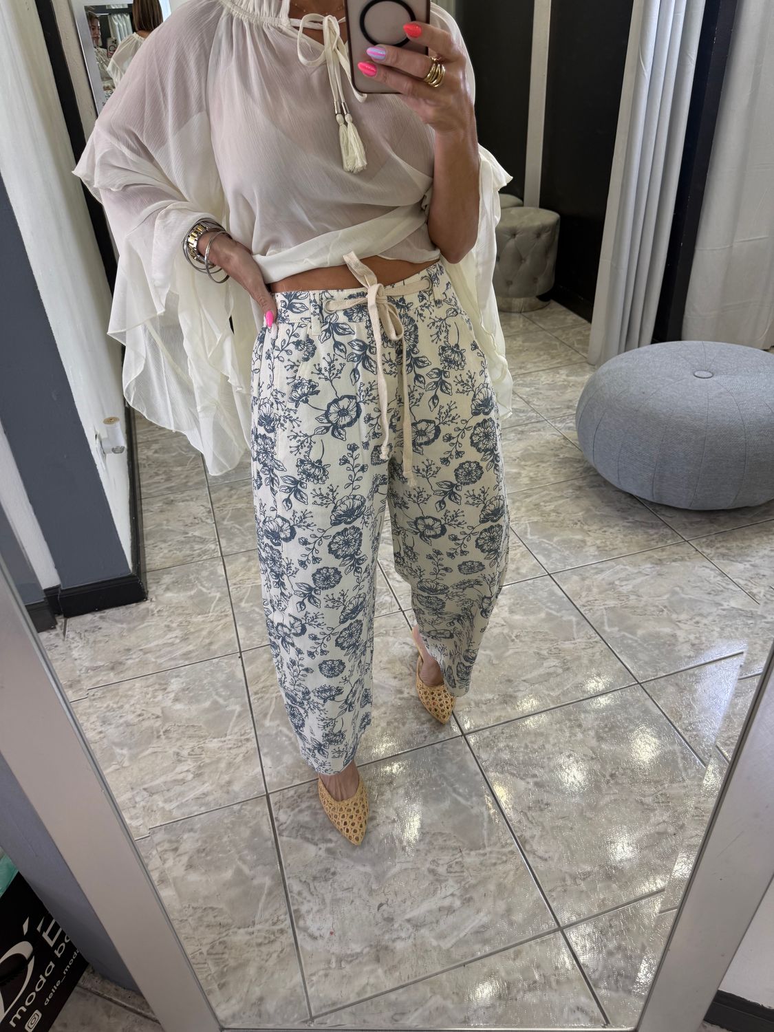 Ivory Blue Flower Detail Bottom
