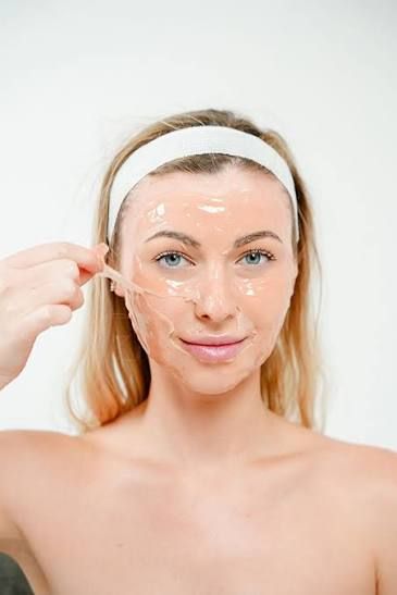 Dermaplaning + CO2 lift mask
