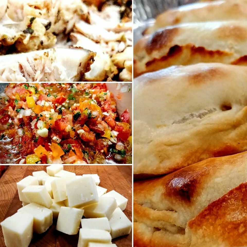 Empanada Individual MEAT - GREG (Chicken, pebre salsa, cheese)