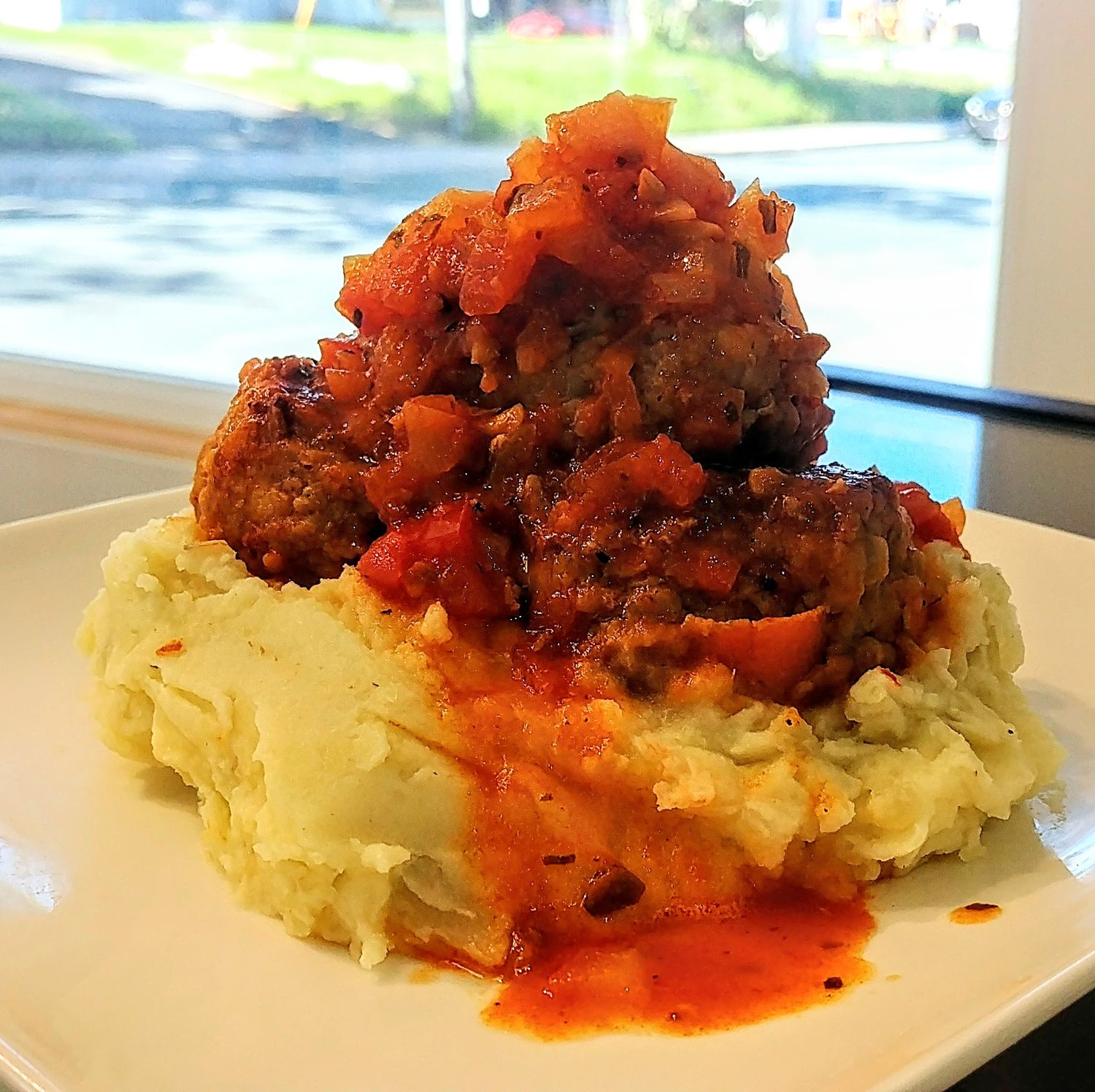 Meal To Go:  Meatballs x 3 + Mashed Potato + Homemade Sauce