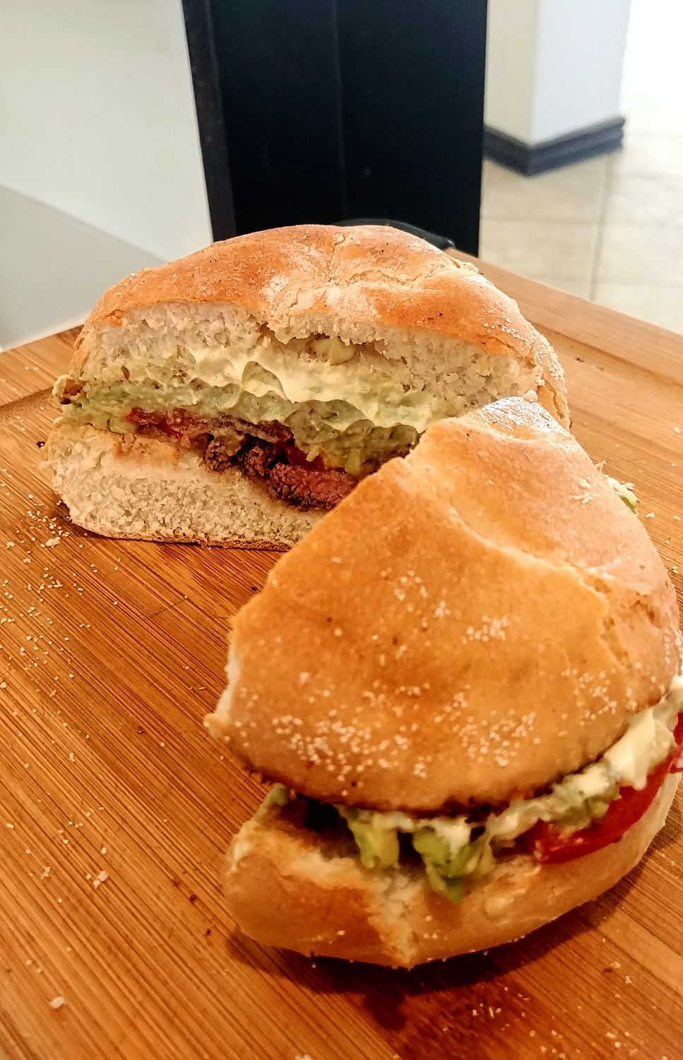 Sandwich Steak Italiano + Avocado + Tomato + Mayonnaise