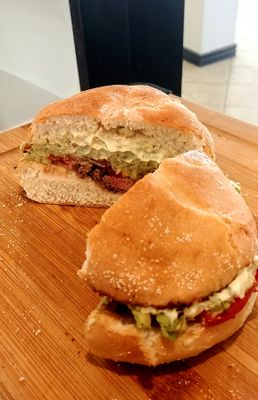 Sandwich Steak Italiano + Avocado + Tomato + Mayonnaise