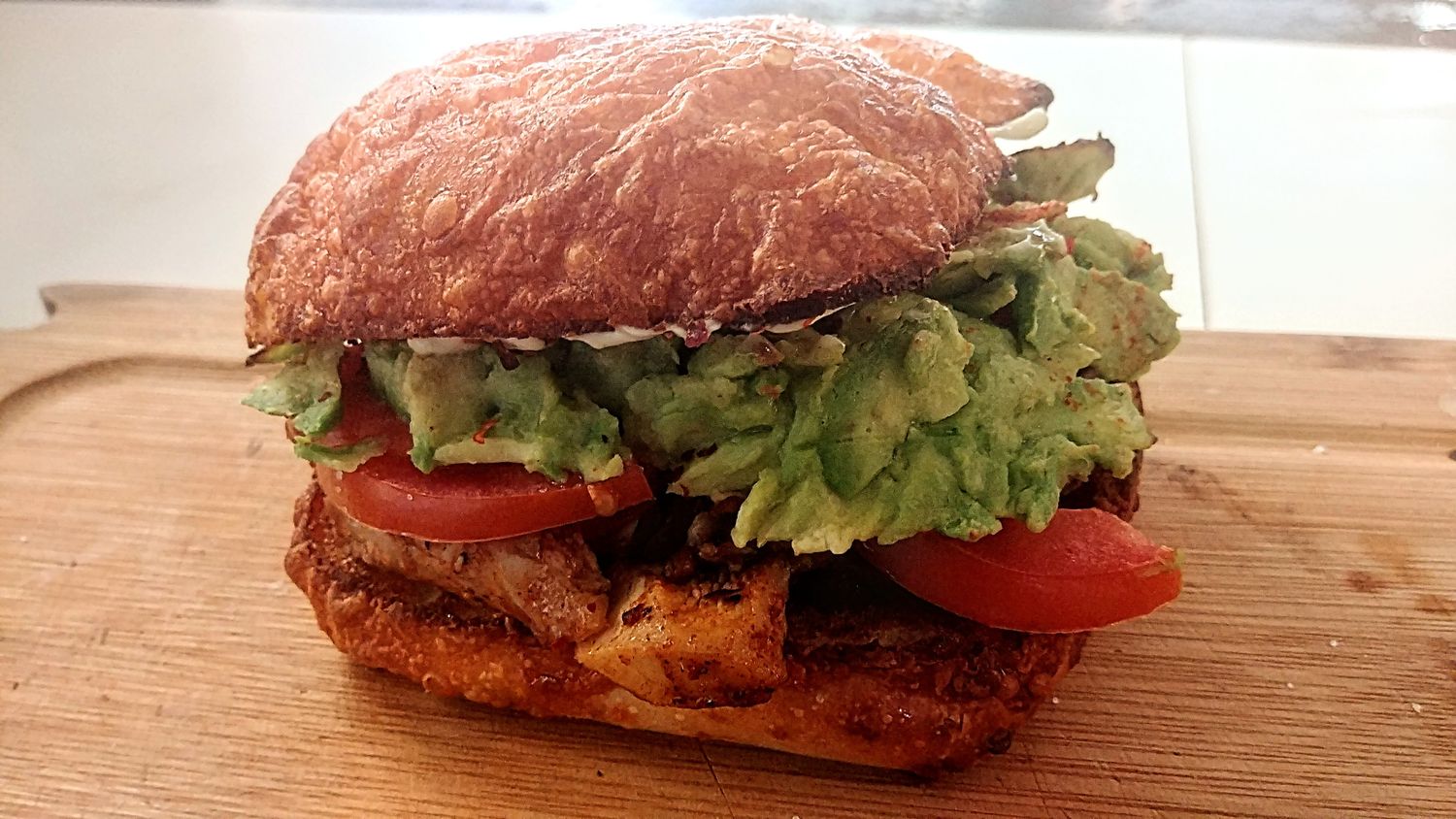 Chicken &quot;Italiano&quot; Sandwich: Chicken + Tomato + Avocado + Mayonnaise