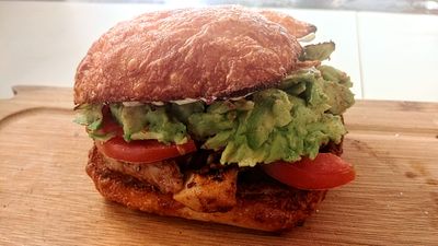 Chicken &quot;Italiano&quot; Sandwich: Chicken + Tomato + Avocado + Mayonnaise