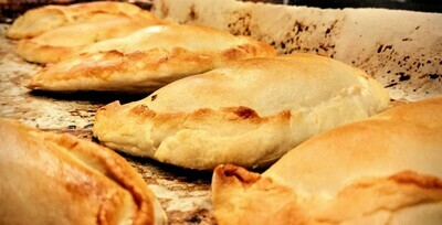 Empanadas Individual Vegetarian - Napolitana (tomato, oregano, salsa, cheese) 