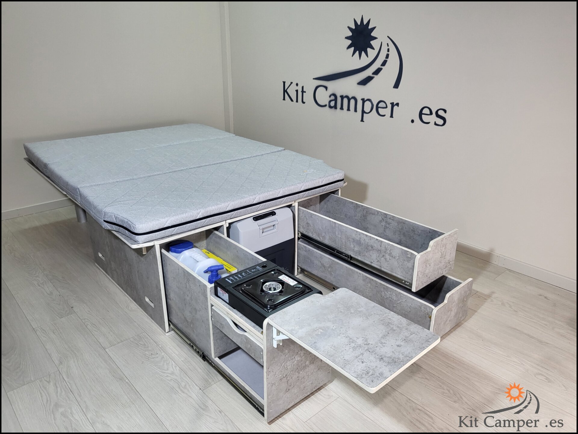Kit camper Montgó con cama extensible, de madera contrachapada de