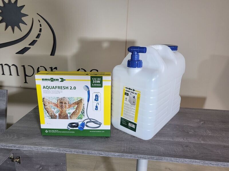 Deposito de Agua 20  Litros + Ducha de 12 voltios