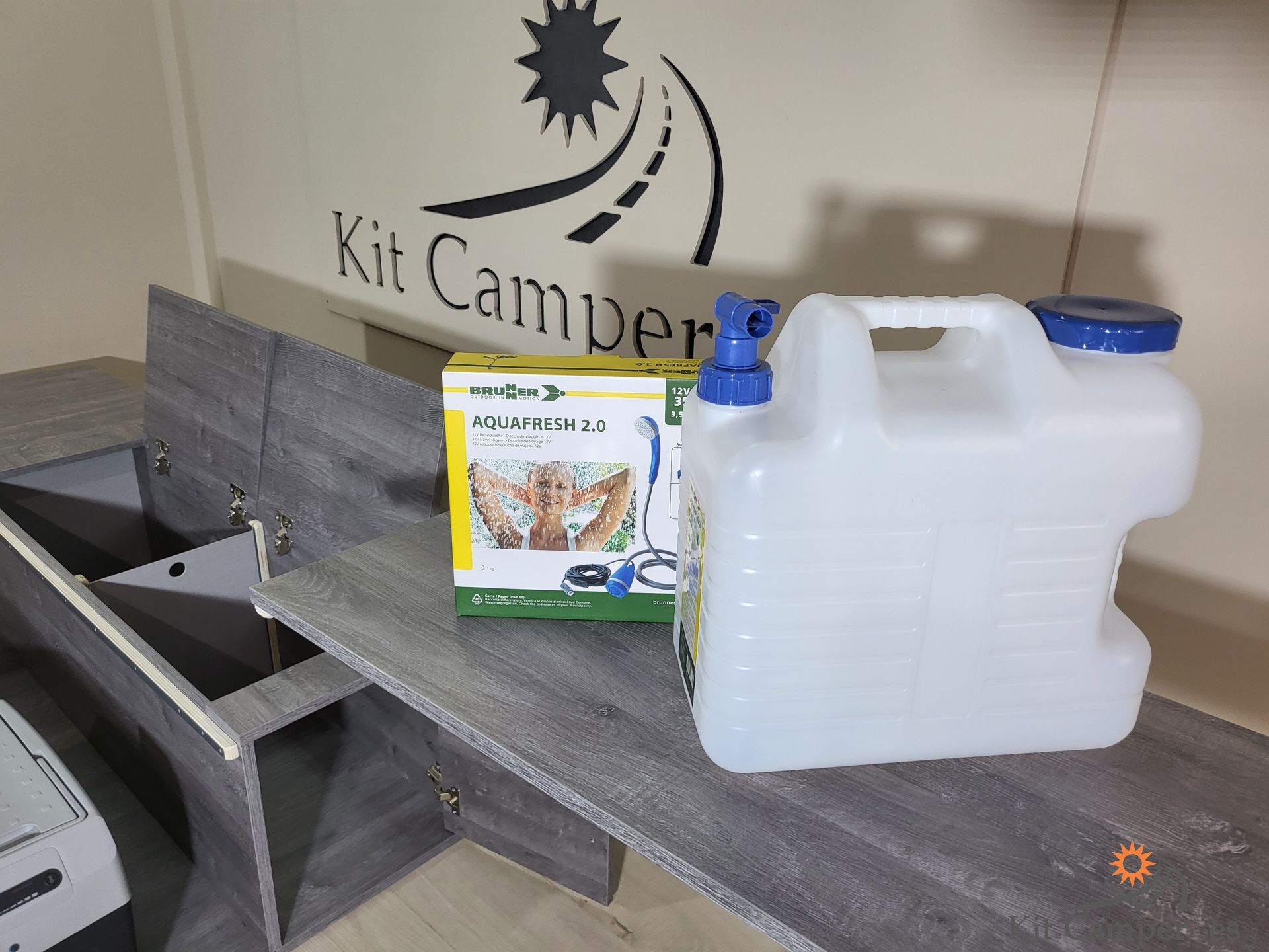 Deposito de Agua 20  Litros + Ducha de 12 voltios