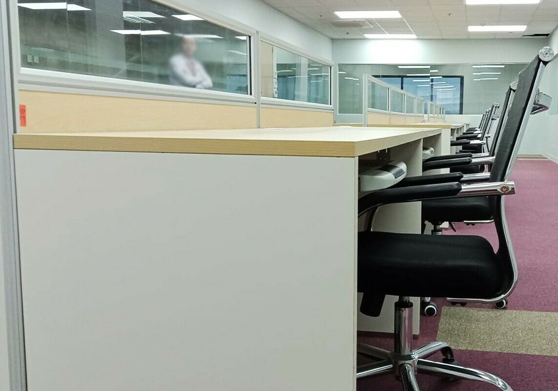 Linear Workstation | Custom-Made Materials