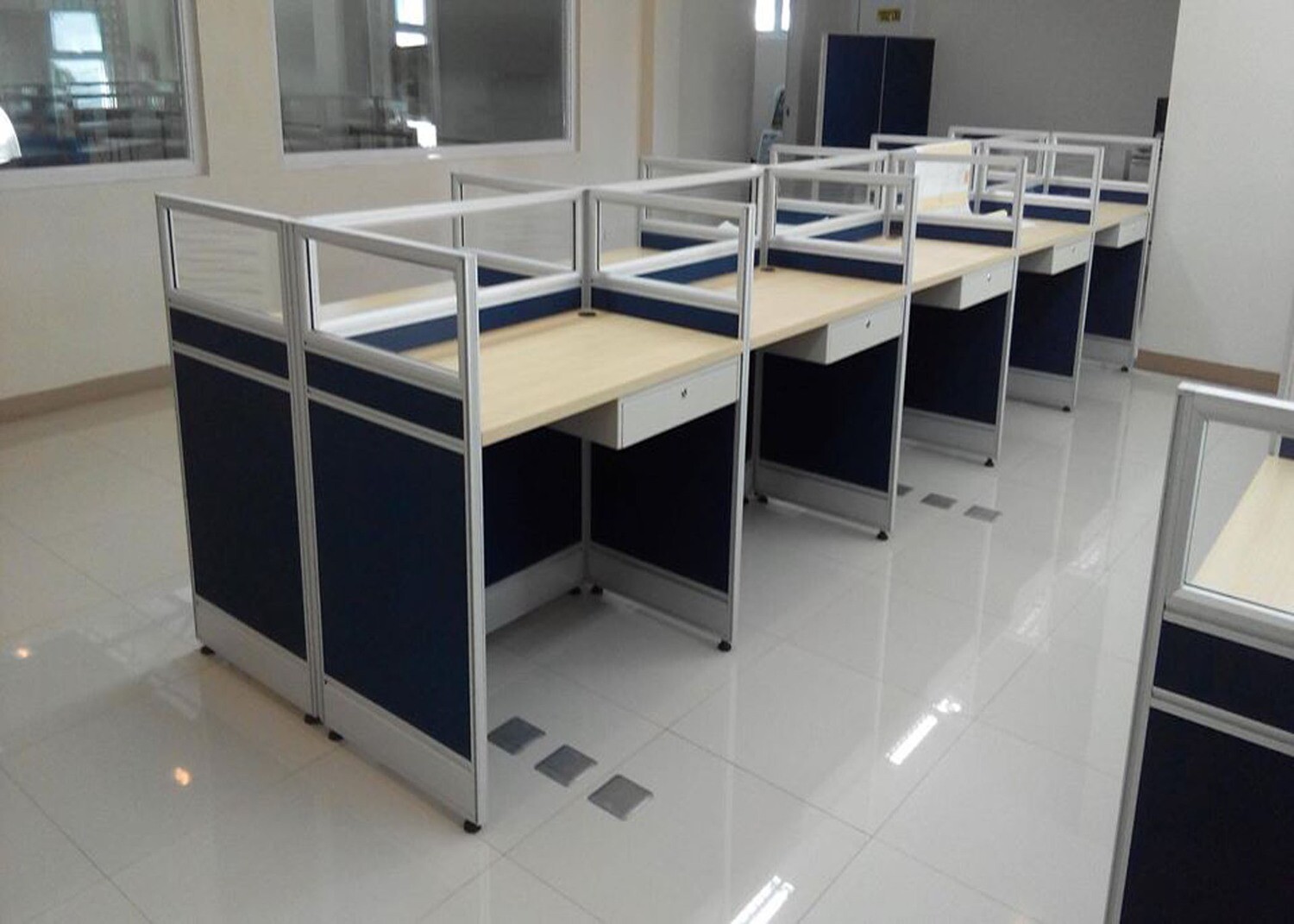 Low Partition | Custom-made: Size, Color &amp; Material Used