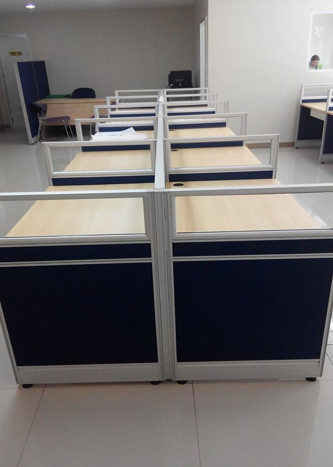 Low Partition | Custom-made: Size, Color &amp; Material Used