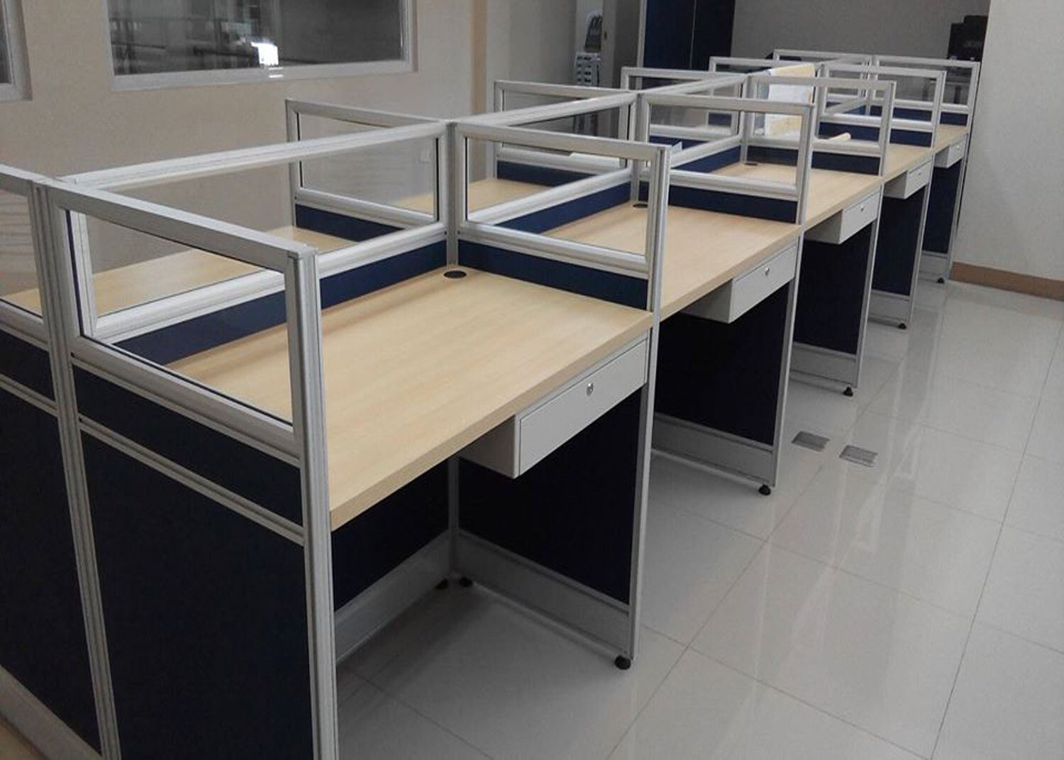 Low Partition | Custom-made: Size, Color &amp; Material Used