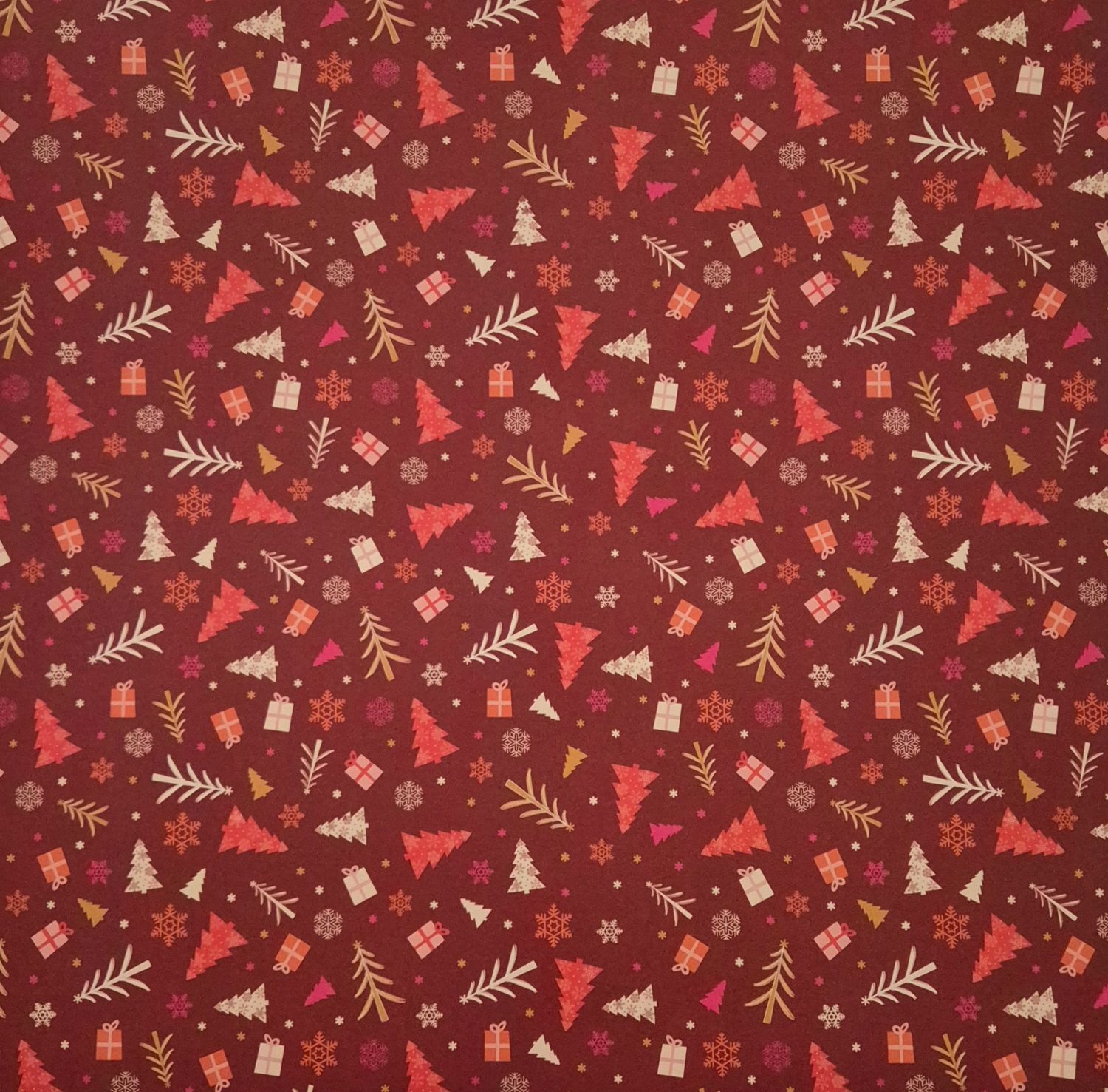 Tannbäume und Päckchen in Rot Scrapbookpapier