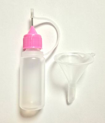 Kleberflasche mit Trichter