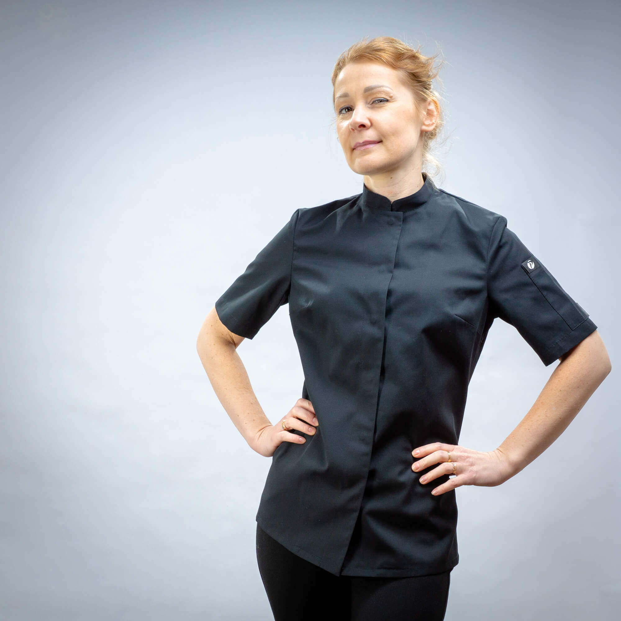 форма для поваров женская стильная. женщину поварова. девушка повар. кэтрин валь шеф повар. шеф повар женщина.