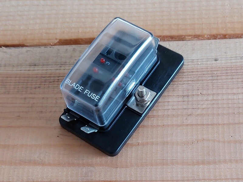 Fuse Box suit 4x blade fuses with LED