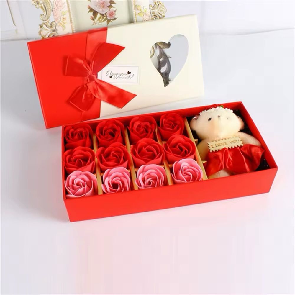 Caja rosas y oso moño