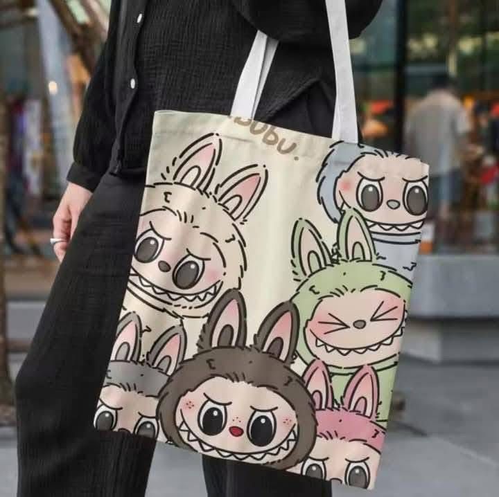 Totte Bag LaBubu se envía diseño surtido al azahar