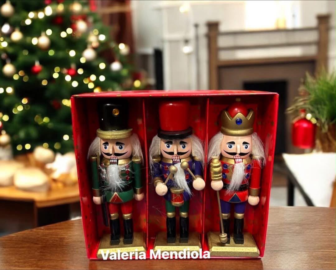 Set 3 cascanueces madera 15cm alto