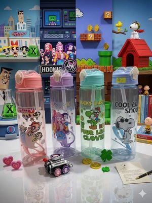 Botella Guerreras y personajes estampados surtidos