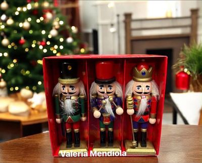 Set 3 cascanueces madera 15cm alto
