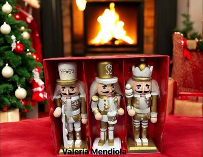 Set 3 cascanueces madera 15cm alto