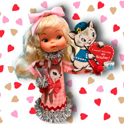 Kitschy Girl in Valentine’s deer print - Large