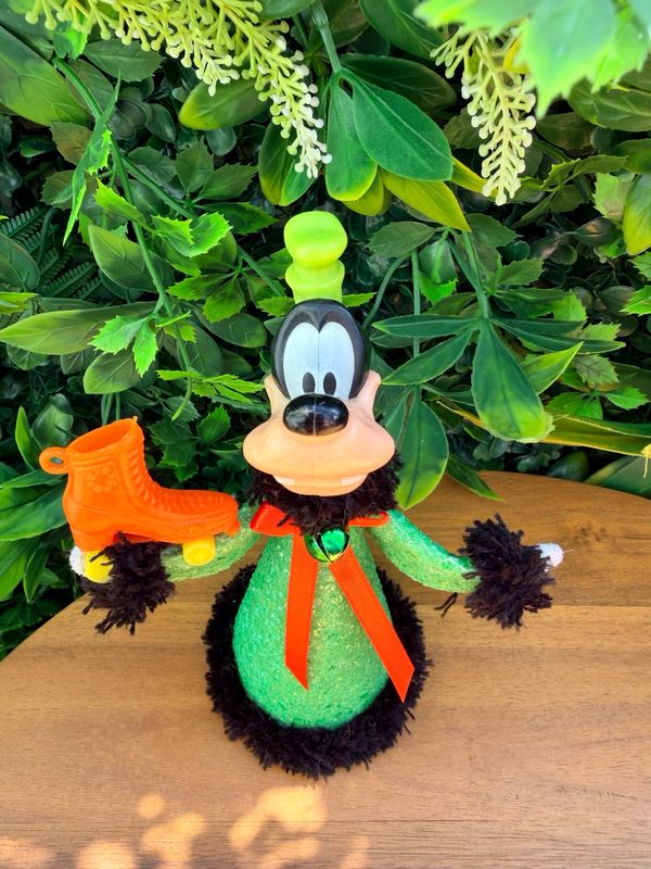 Goofy with Roller Skate art doll featuring a Pez head