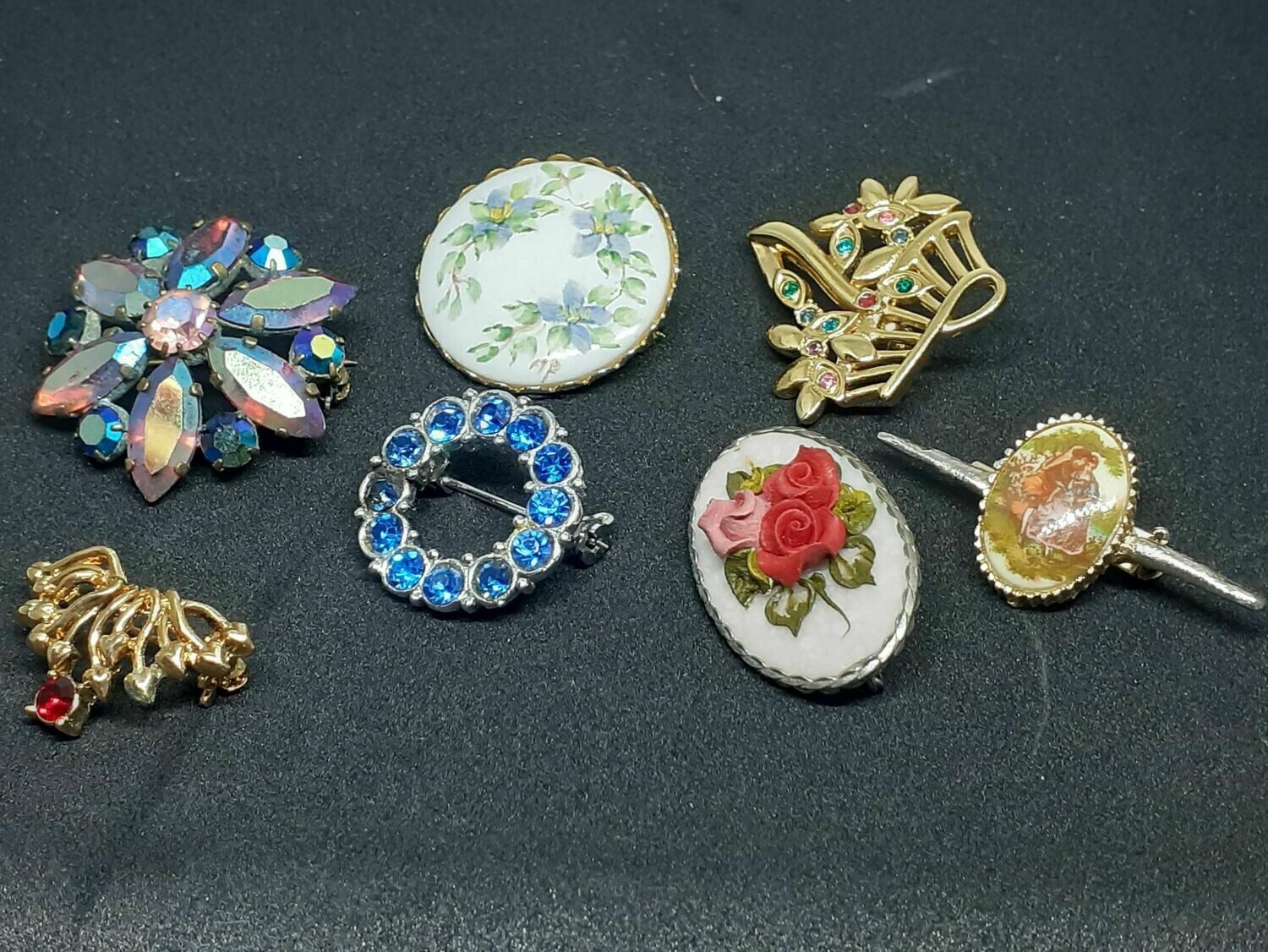 Vintage Costume Jewellery Brooches x7