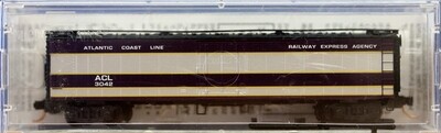 N Scale 52&#39; 2&quot; Riveted Steel Express Reefer, w/ Plug Door - Atlantic Coast Line