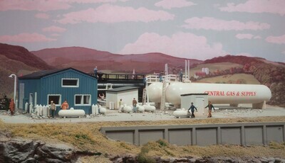 N Scale Central Gas &amp; Supply