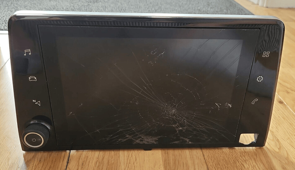 Vauxhall Combo touchscreen repair while you wait or via post 98345773ZD