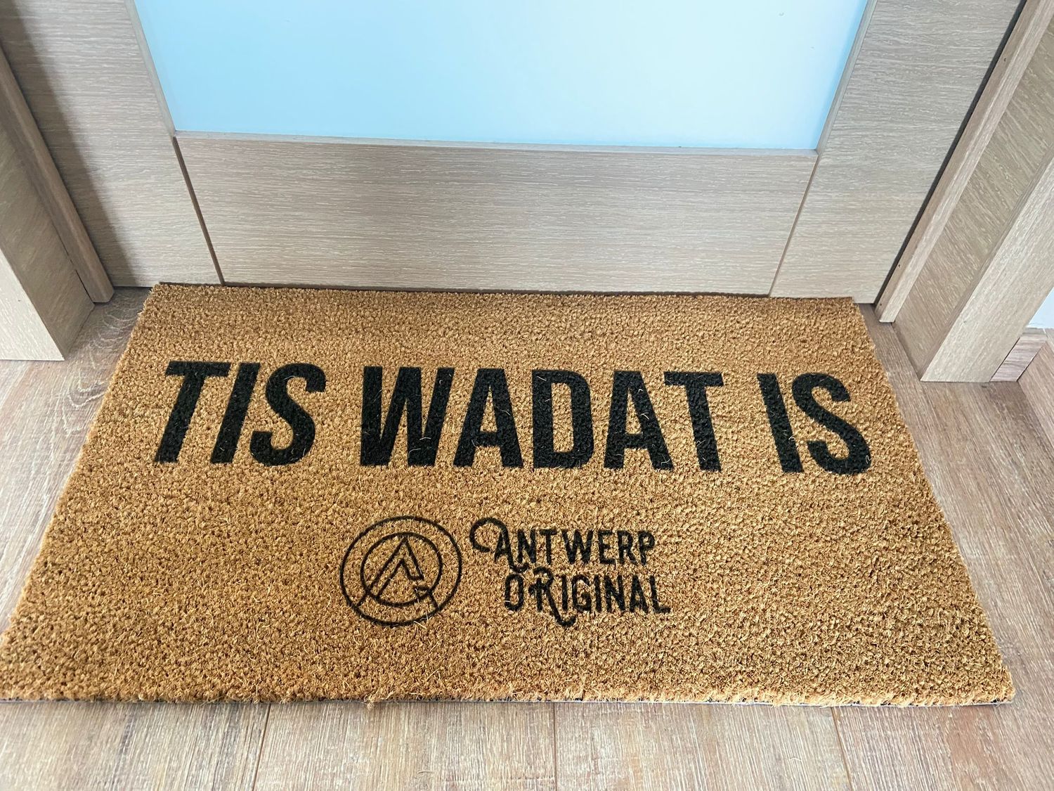 DEURMAT - TIS WADAT IS