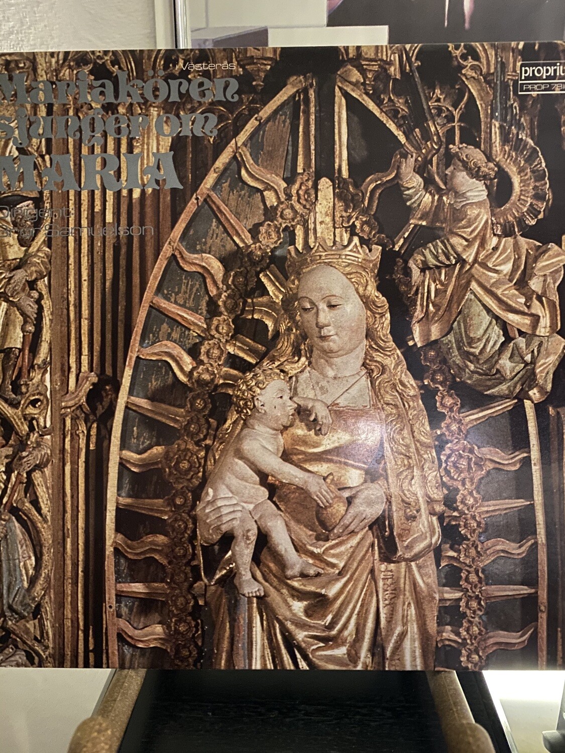 Mariakören sjunger om Maria