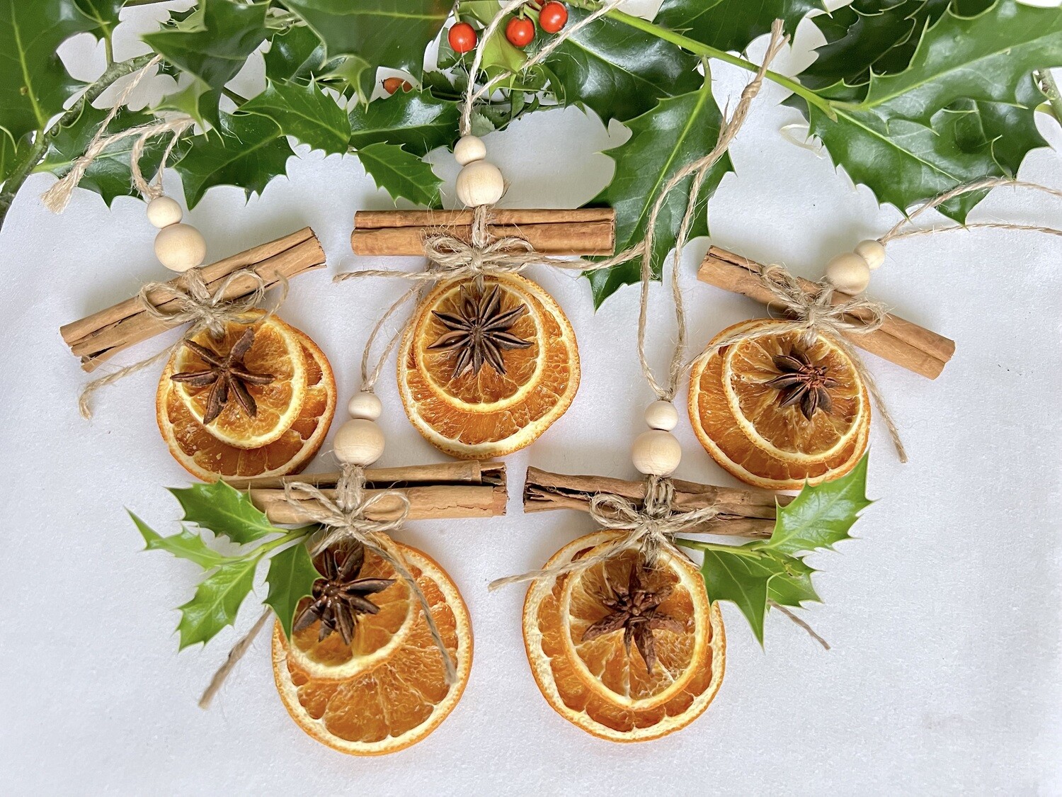 Natural Christmas decorations of dried oranges and cinnamon sticks in a  Christmas Market - Salzburg Stock Photo - Alamy