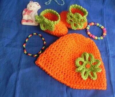 Scarpette e cappellino neonati