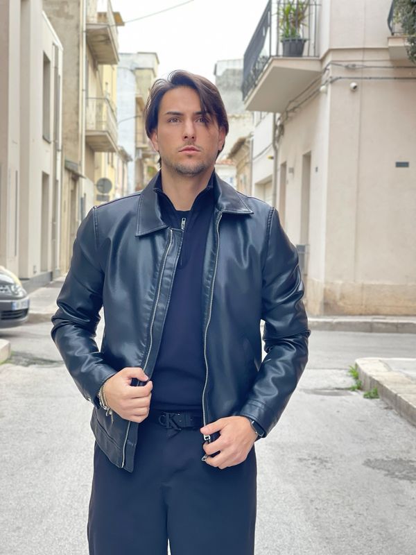 Giubbino in ecopelle con zip