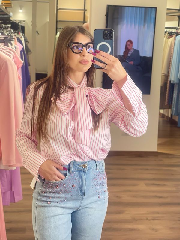 Camicia a righe con fiocco