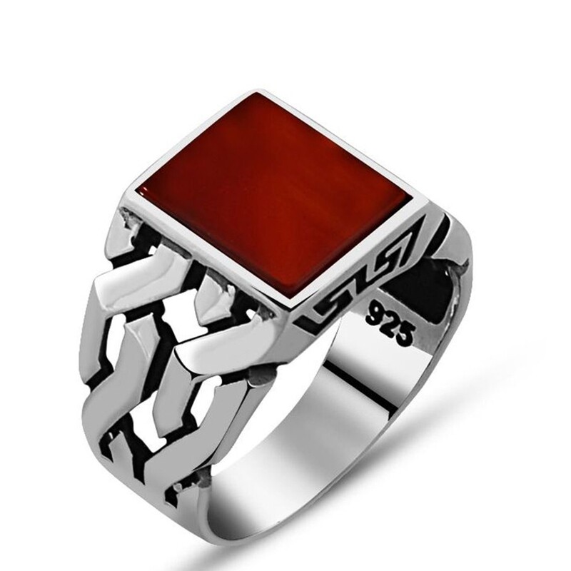 4.5 gr Silver Sterling Ring with red agate Stone