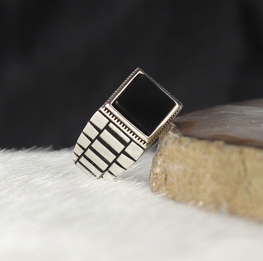 Ring  4.5 gr Silver with Onyx Stone