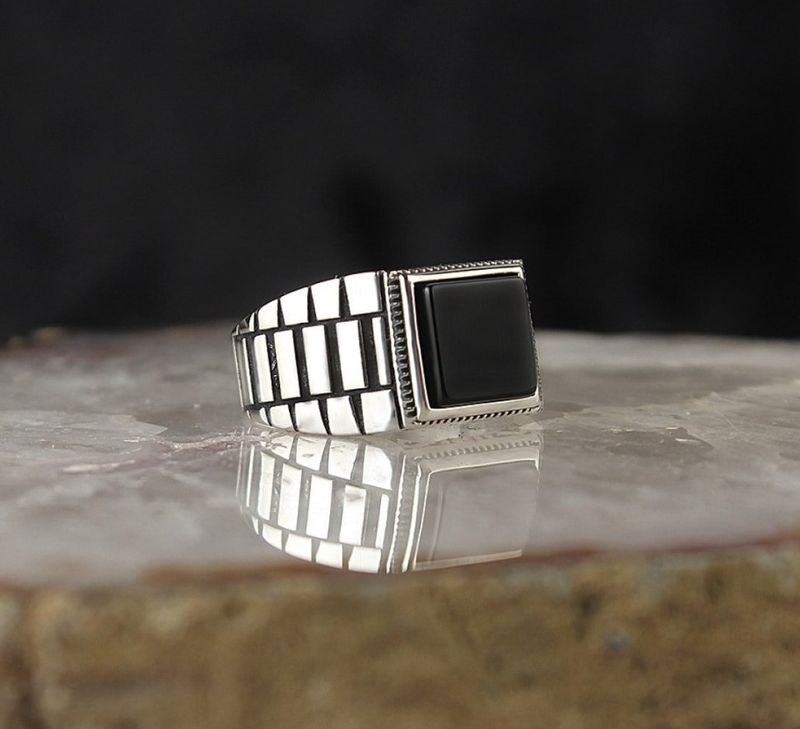 Ring  4.5 gr Silver with Onyx Stone