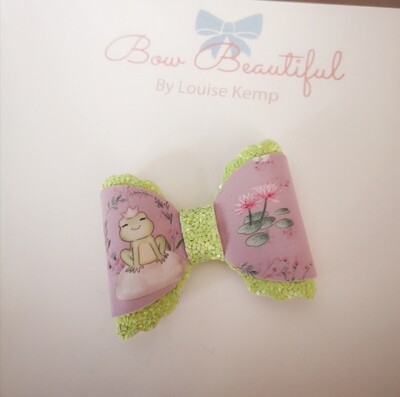Frog and glitter bow