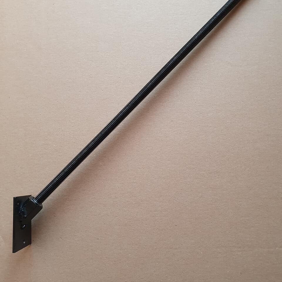 Single black bracket