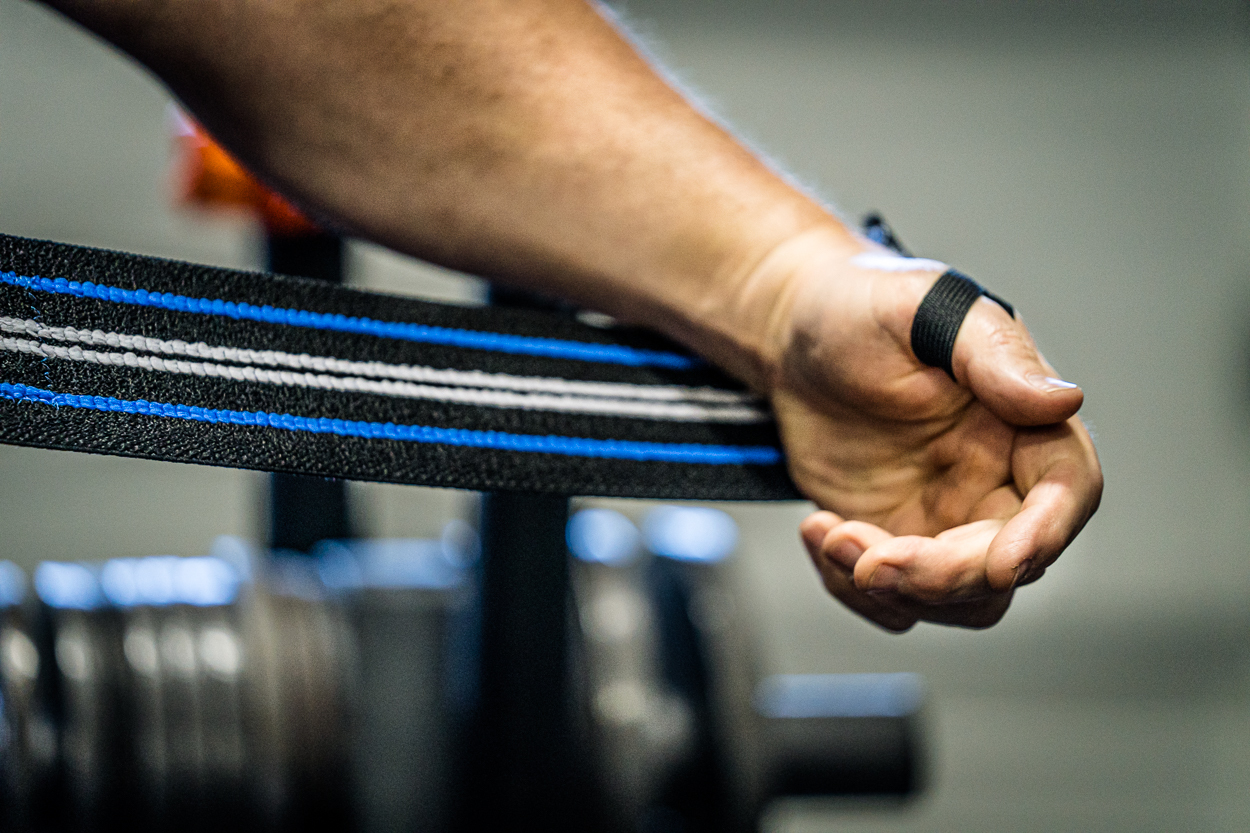 Титан слово. Titan edge часы кварцевые. Титановые смарт часы мужские. Zancan кольцо титан. Кистевые бинты (wrist wraps) power strap.