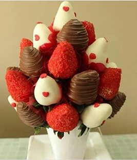 Pino de Fresas con topping chocolates y corazones