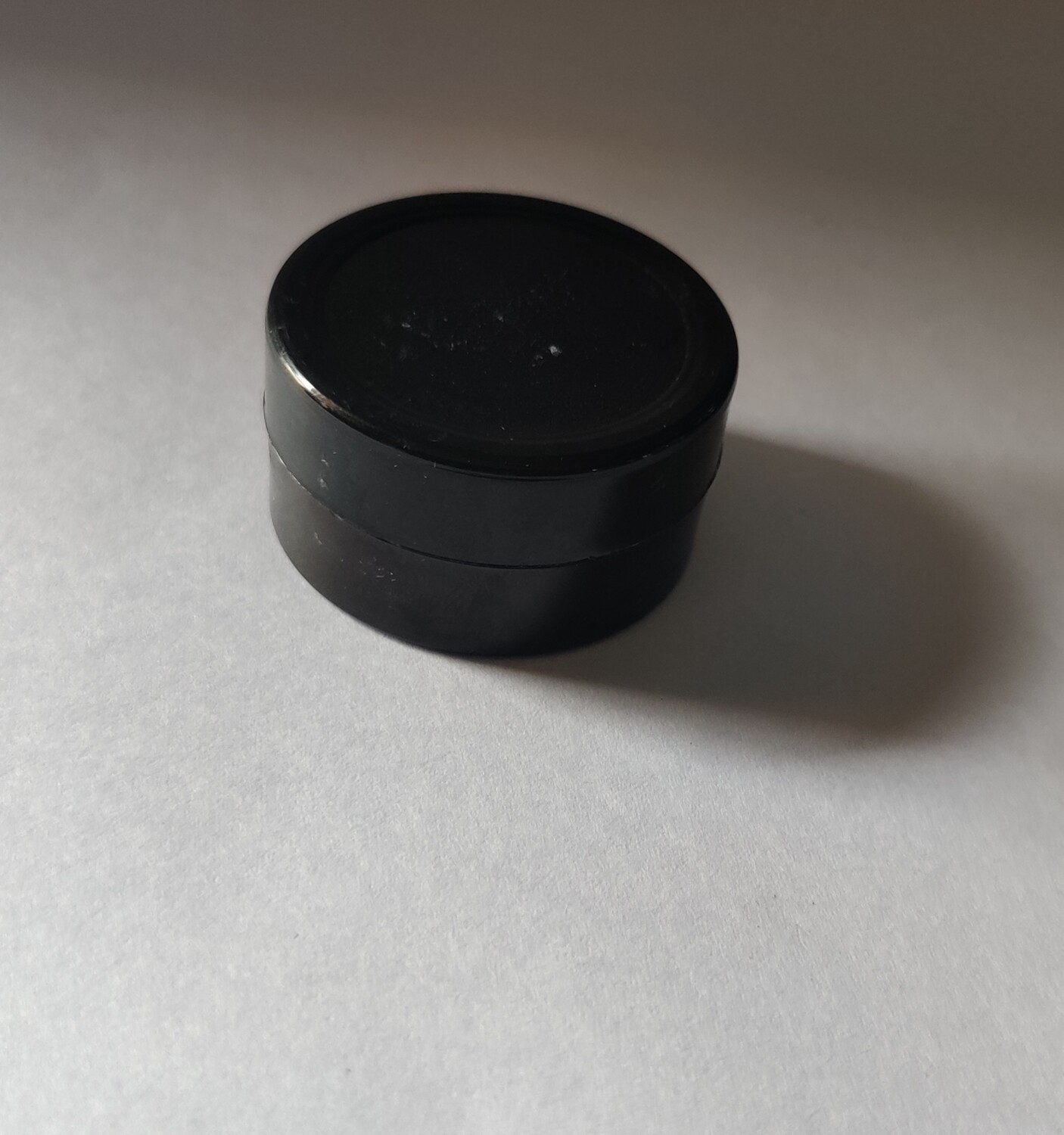 San jar (Amber) black cap 8 gm (SAN09)