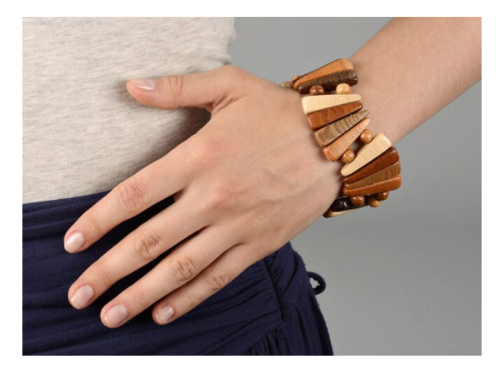 Fashionable wooden bracelet of brown color MH-PF