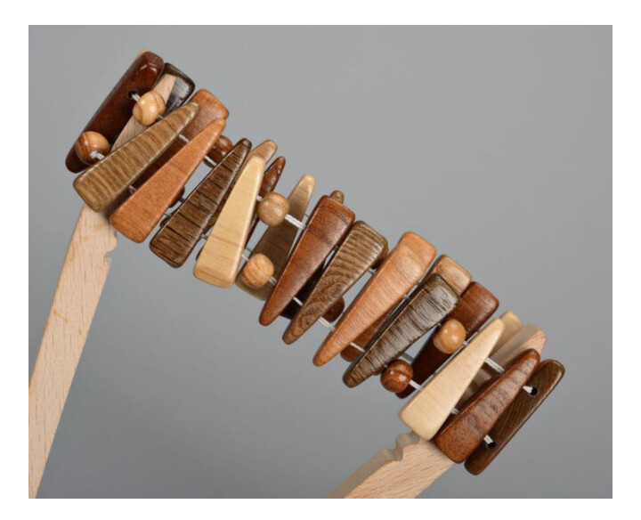 Fashionable wooden bracelet of brown color MH-PF