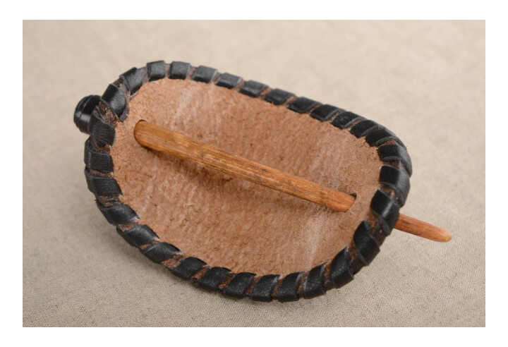 Genuine leather hairpin with wooden stick
MH-RO

